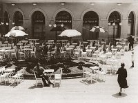 Restoran Novinarski dom, Perkovčeva ulica  Savska cesta, terasa oko 1935. godine.jpg